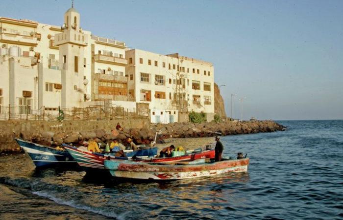 الحكومة اليمنية تبدي استعدادها لتقديم تسهيلات لإعادة تأهيل وافتتاح قنصلية روسيا في عدن