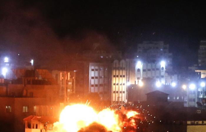 طائرات الإحتلال تدمر المقر الرئيسي لجهاز الأمن الداخلي التابع لحماس بغزة
