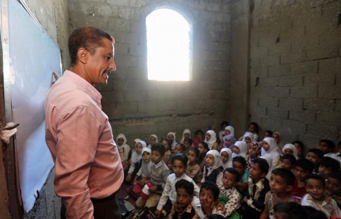 من المدارس إلى المقابر...أطفال اليمن يسعون وراء لقمة العيش(صور)