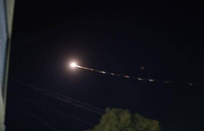 الفصائل الفلسطينية تطلق 30 صاروخا على المستوطنات الإسرائيلية