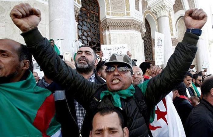 رئيس مجلس الأمة الجزائري بدلا من بوتفليقة في أول مهمة بعد بيان الجيش