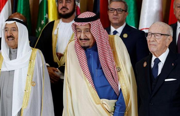 إعلام: الملك سلمان وراء انسحاب أمير قطر من القمة العربية... ماذا فعل