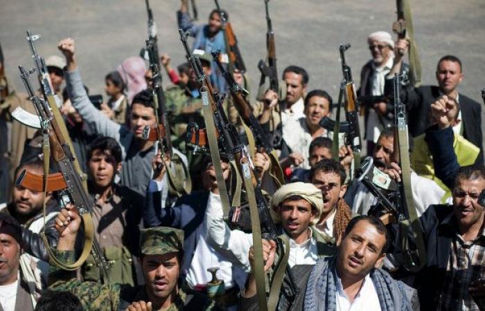 "أنصار الله" تقصف بالمدفعية تجمعات للجيش اليمني شرق الجبل الاستراتيجي