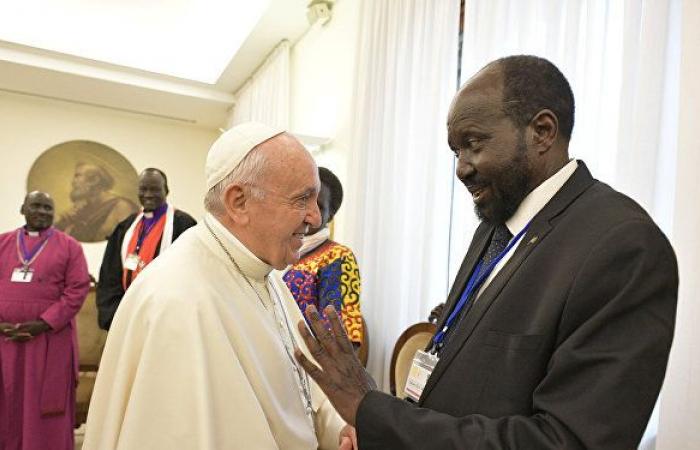 على الرغم من تقبيل البابا لأقدامهم... مشار يستبعد تشكيل حكومة الوحدة في جنوب السودان