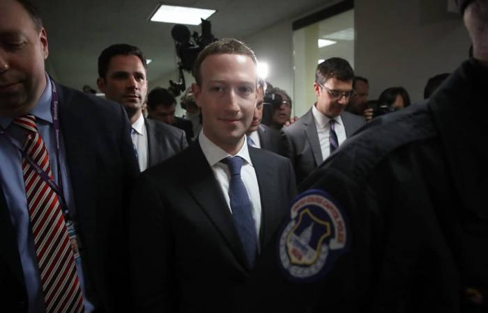 تقرير: فيسبوك أنفقت 20 مليون دولار العام الماضي على الأمن…