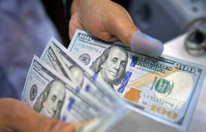 تراجع سعر الدولار في بنك السويس والعربي الأفريقي اليوم