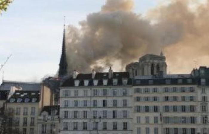 فيديو.. حريق فى كاتدرائية نوتردام بباريس
