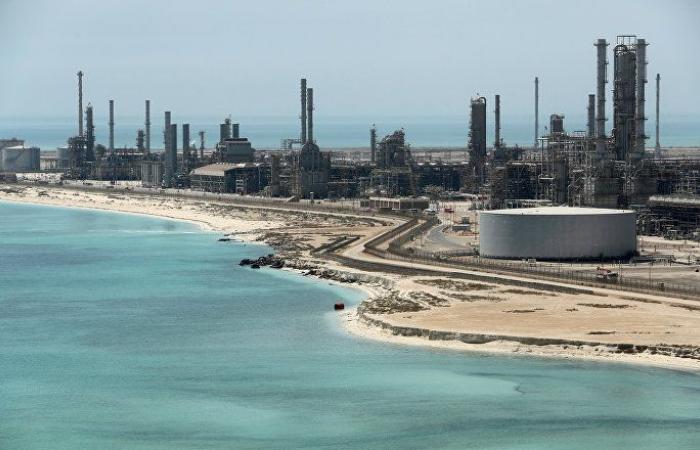 أسعار النفط ترتفع بسبب هبوط صادرات السعودية