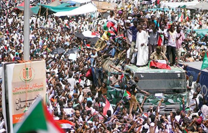 عضو شبكة الصحفيين السودانيين: الدولة العميقة متواجدة للالتفاف حول الثورة