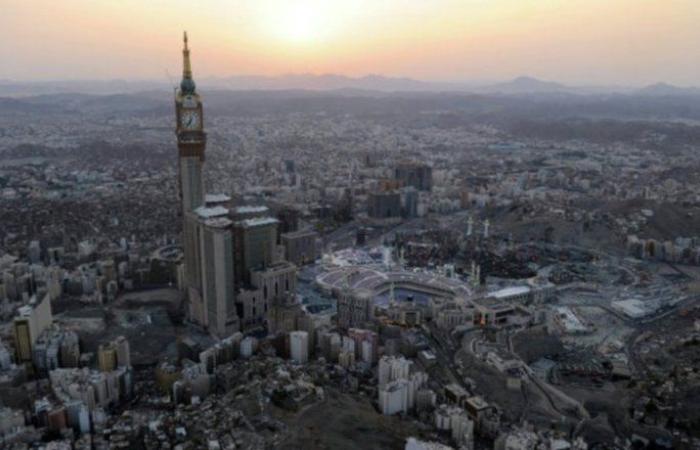رصد ظاهرة مذهلة في أجواء مكة المكرمة (فيديو)