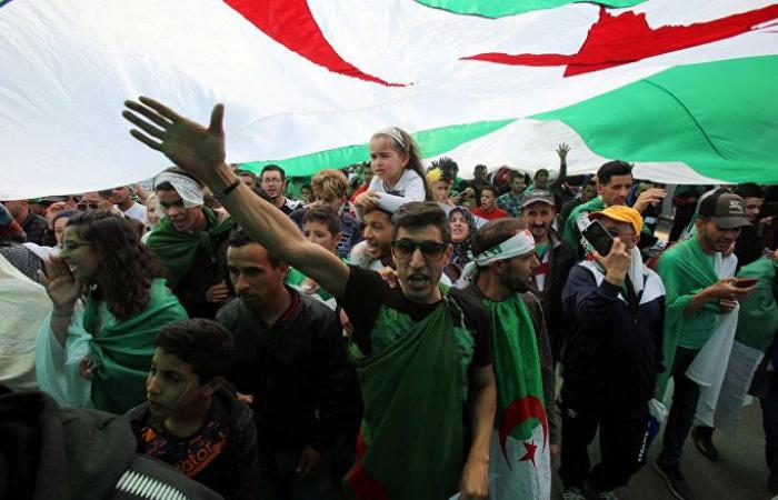 الآلاف يحتجون مرة أخرى على النخبة الحاكمة في الجزائر