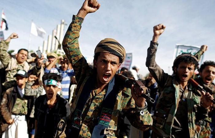 "أنصار الله" تقصف بصاروخين قوات يمنية في جيزان وقبالة نجران