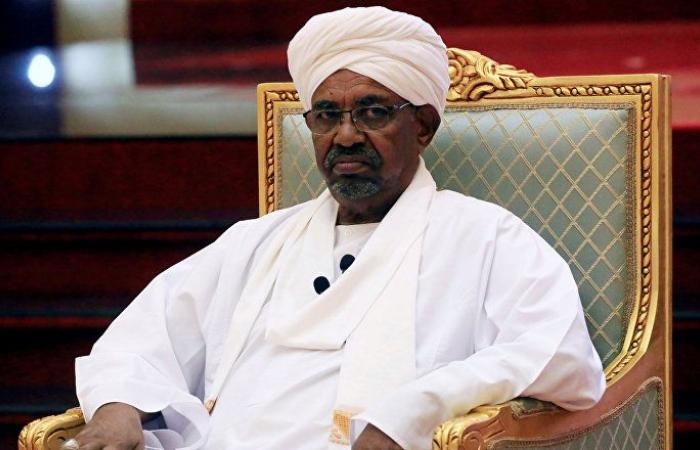 البشير يتلاشى من حياة السودانيين... الشرطة السودانية تزيل صور الرئيس السابق