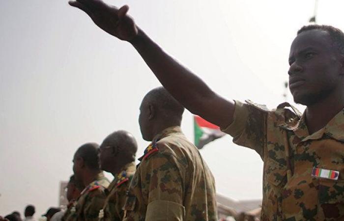 "تجريد القوات من سلاحها"... سياسي سوداني يكشف مسؤولية "العسكري" عن إطلاق الرصاص