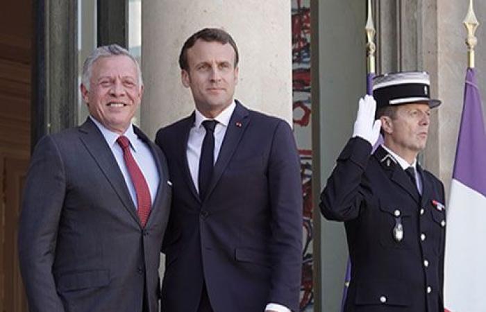 الملك والرئيس الفرنسي يبحثان فرص تعزيز التعاون المشترك
