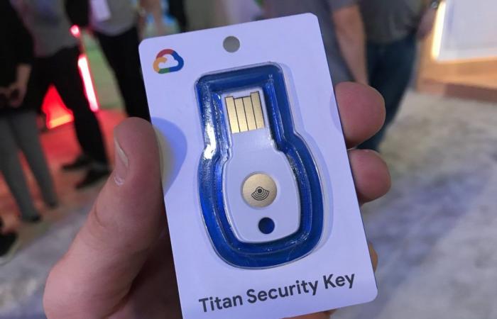 جوجل تكشف عن مشكلة أمنية في مفاتيحها للأمان Titan