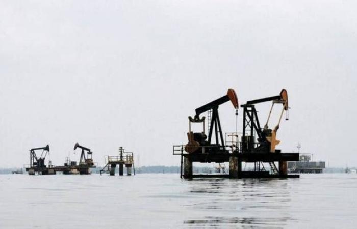 تقارير: تركيا توقف استيراد النفط من إيران