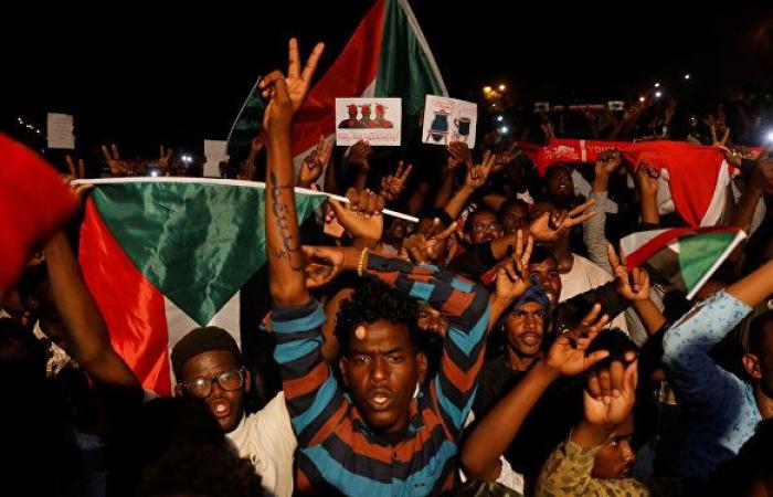 السودان يغلق مكتب قناة الجزيرة