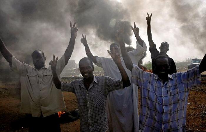 "العسكري السوداني" يتراجع وسط تطورات خطيرة... والقوى الثورية ترفض العرض
