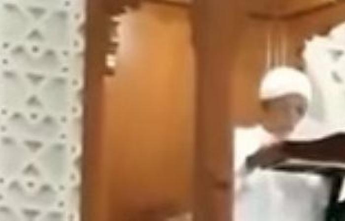 فيديو.. وفاة خطيب مسجد بماليزيا على المنبر أثناء إلقائه خطبة الجمعة