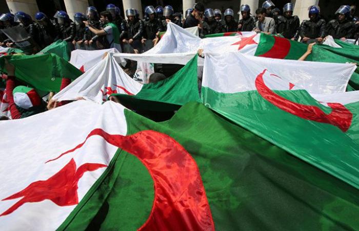 أحزاب المعارضة الجزائرية تحضر لاجتماع شامل للبت في دعوة الرئيس للحوار