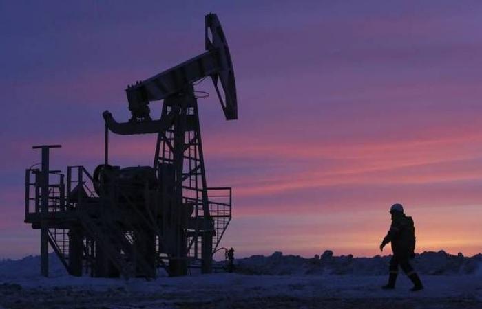 هبوط أسعار النفط بأكثر من 1% قبيل بيانات المخزونات الأمريكية