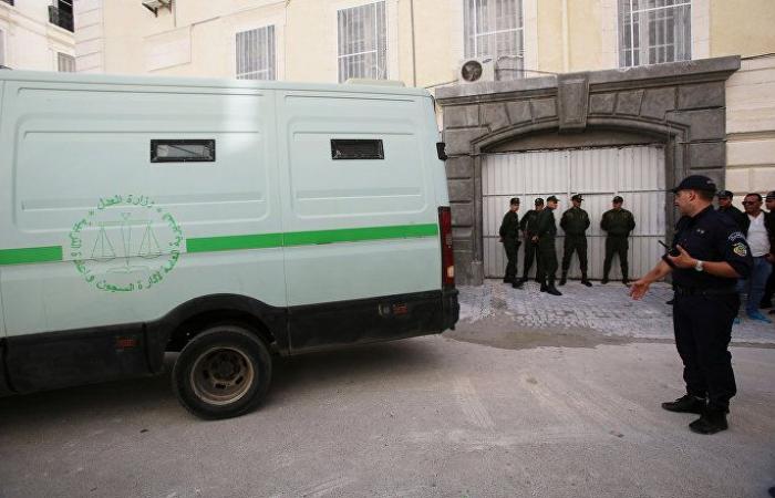 سجن رئيس الوزراء الجزائري الأسبق
