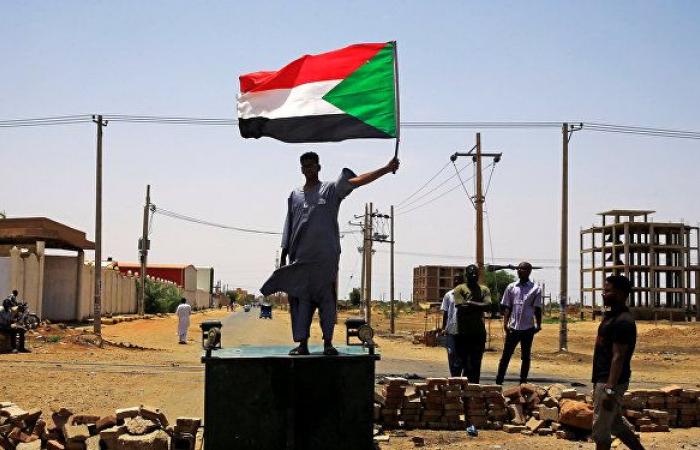 المهدي يطالب بتجميع مبادرات حل الأزمة السودانية