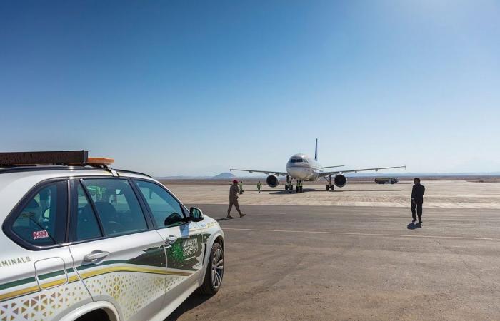 بالصور.. وصول أول رحلة طيران إلى مطار خليج نيوم
