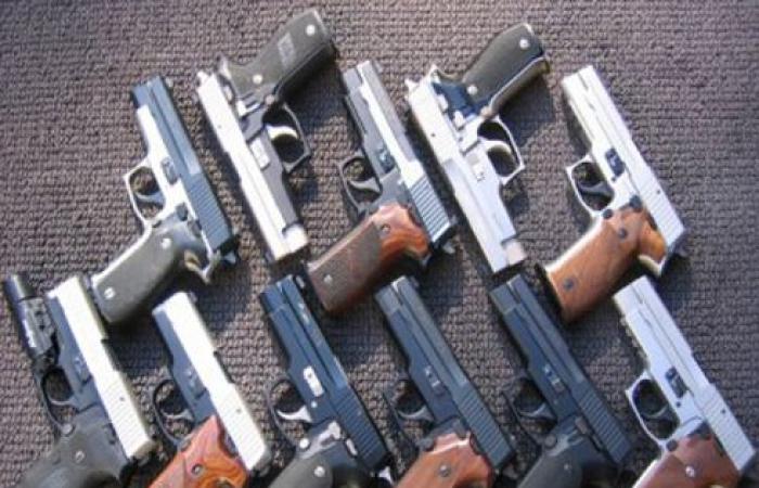 مشروع (الأسلحة والذخائر) : يحظر على الوزراء السابقين حمل السلاح