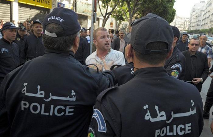 توقيف لخضر بورقعة أحد قادة جيش التحرير بتهمة إضعاف الروح المعنوية للجيش في الجزائر