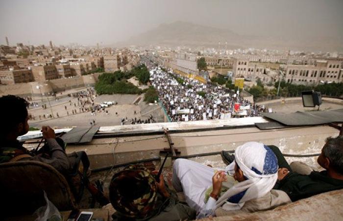 اليمن... "أنصار الله" تعلن مقتل عسكريين بقصف تجمعات للجيش غرب تعز