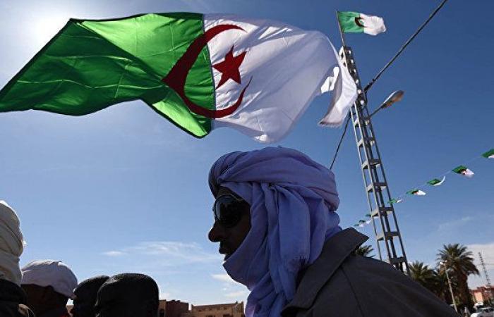 كاتب جزائري يدعو السلطات لتقديم تنازلات لإنجاح الحوار الوطني الشامل
