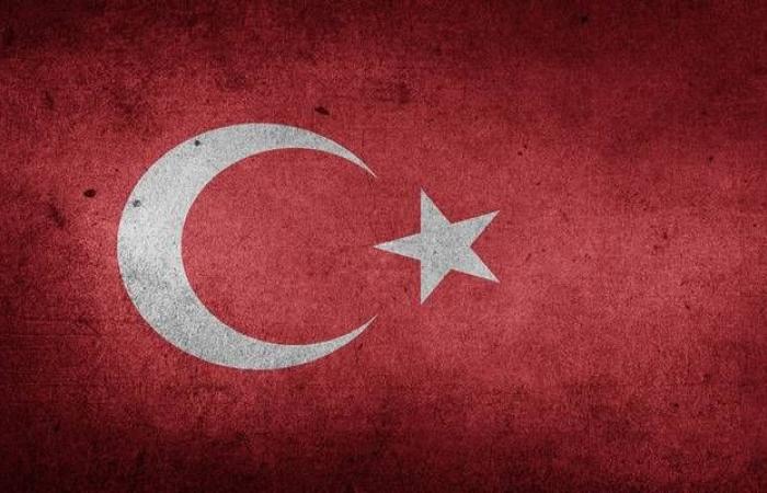 الأسهم والليرة التركية تتعرض لخسائر مع بدء تسليم الصواريخ الروسية