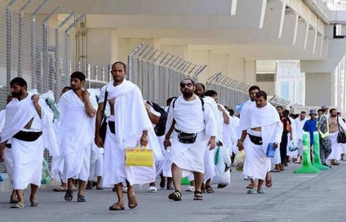السعودية ترفع حظر تنقل المعتمرين خارج مكة والمدينة