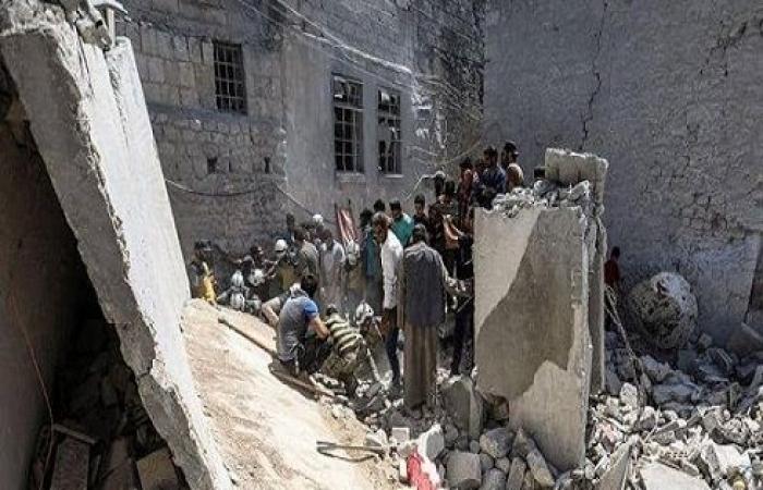 مقتل نازحين بينهم أطفال في غارات على إدلب