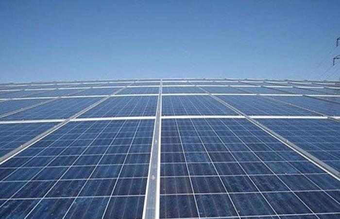 الرواشدة: المواطن الاردني يدفع فائض الطاقة الشمسية