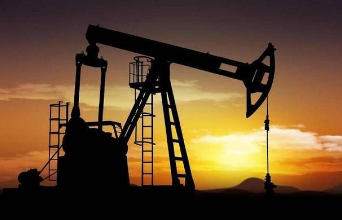 محدث..أسعار النفط توسع مكاسبها في ترقب بيانات المخزونات الأمريكية