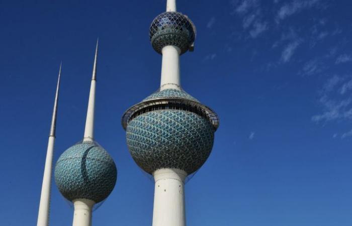 الكويت تعاقب 59 رجلا وامرأة بسحب الجنسية منهم