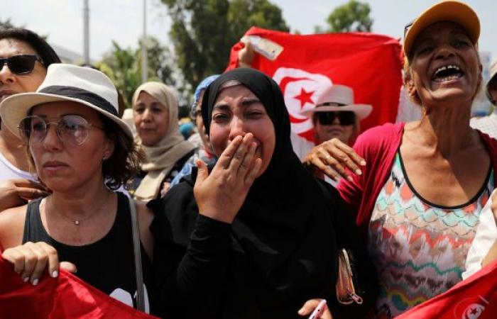 موكب مهيب… هكذا ودع التونسيون السبسي لمثواه الأخير