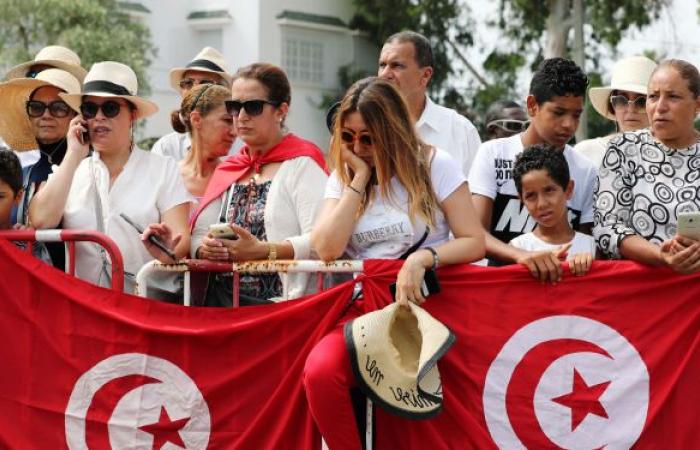 موكب مهيب… هكذا ودع التونسيون السبسي لمثواه الأخير