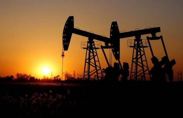 محدث.. النفط يتراجع 1.7% عند التسوية مع مخاوف الطلب