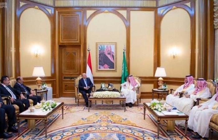 الملك سلمان يبحث مستجدات الأوضاع في عدن مع الرئيس اليمني