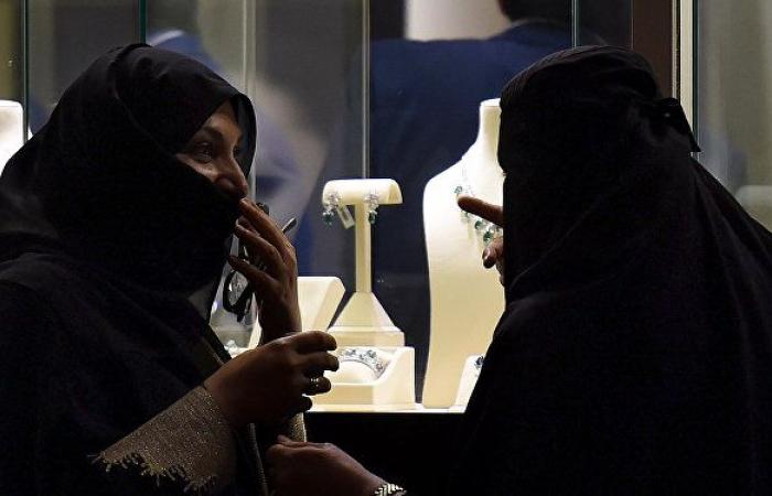 وزير سعودي يتوعد "خطيب جدة" بعد تصريحاته عن المرأة