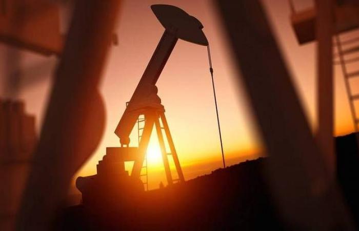 هبوط أسعار النفط قبيل بيانات المخزونات الأمريكية
