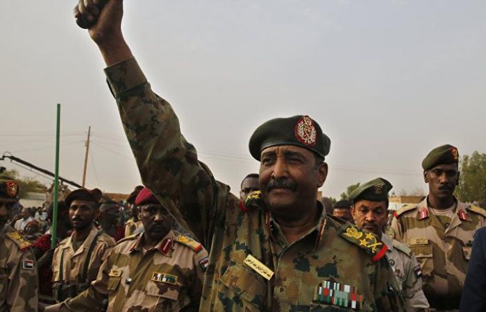 رئيس المجلس العسكري السوداني يلقي كلمة للشعب