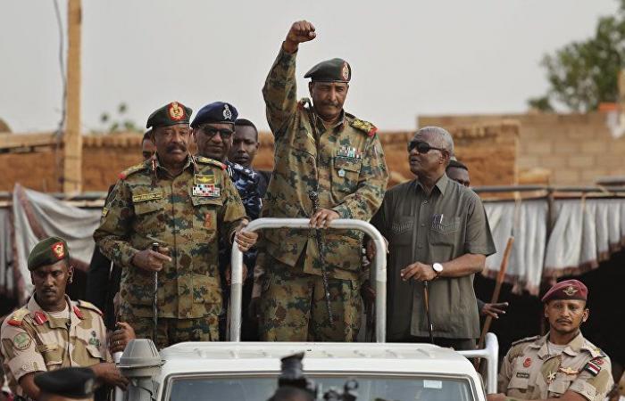 من هو عبد الفتاح البرهان رئيس المجلس السيادي في السودان
