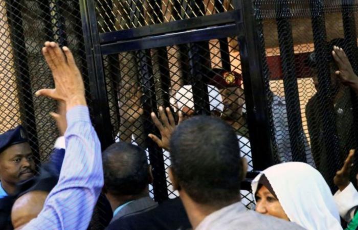 مفوضية العدالة السودانية تدعو لمحاكمة "المهدي" وتسليم البشير للجنائية الدولية