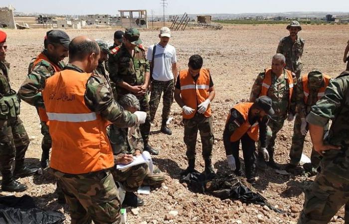 الجيش السوري يستعيد جثامين 17 جنديا قضوا دفاعا عن خان شيخون منذ سنوات... صور وفيديو