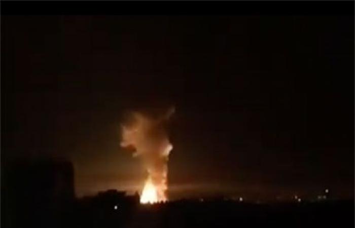 بالفيديو : سوريا.. 3 انفجارات بالبوكمال استهدفت مقار لميلشيات عراقية